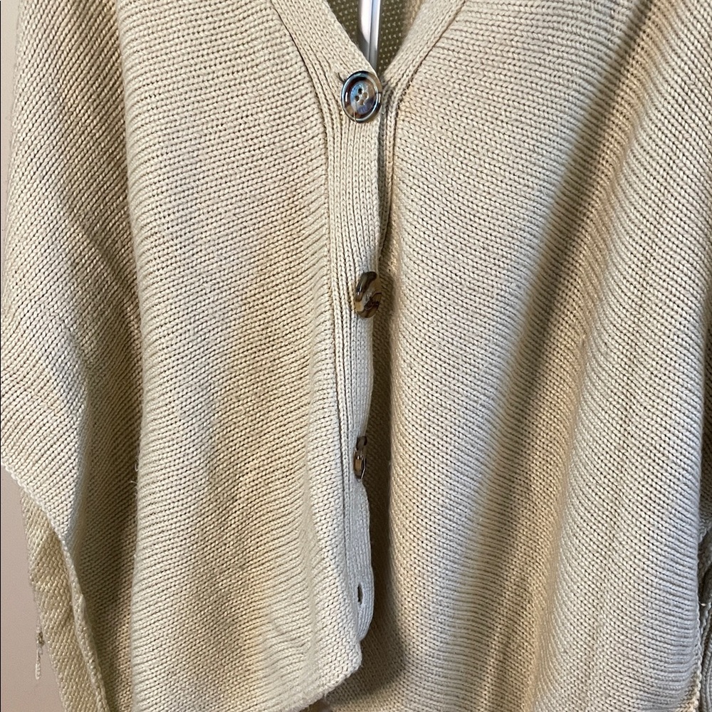 Elegant Beige Women's Cardigan - Picture 2 of 10
